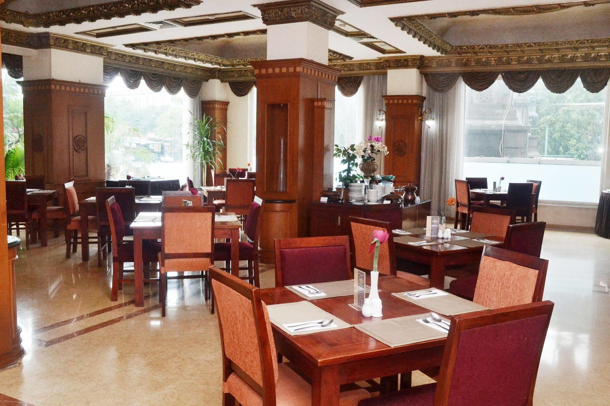 Zen Rooms Sultan Iskandar Muda Surabaya Kültér fotó