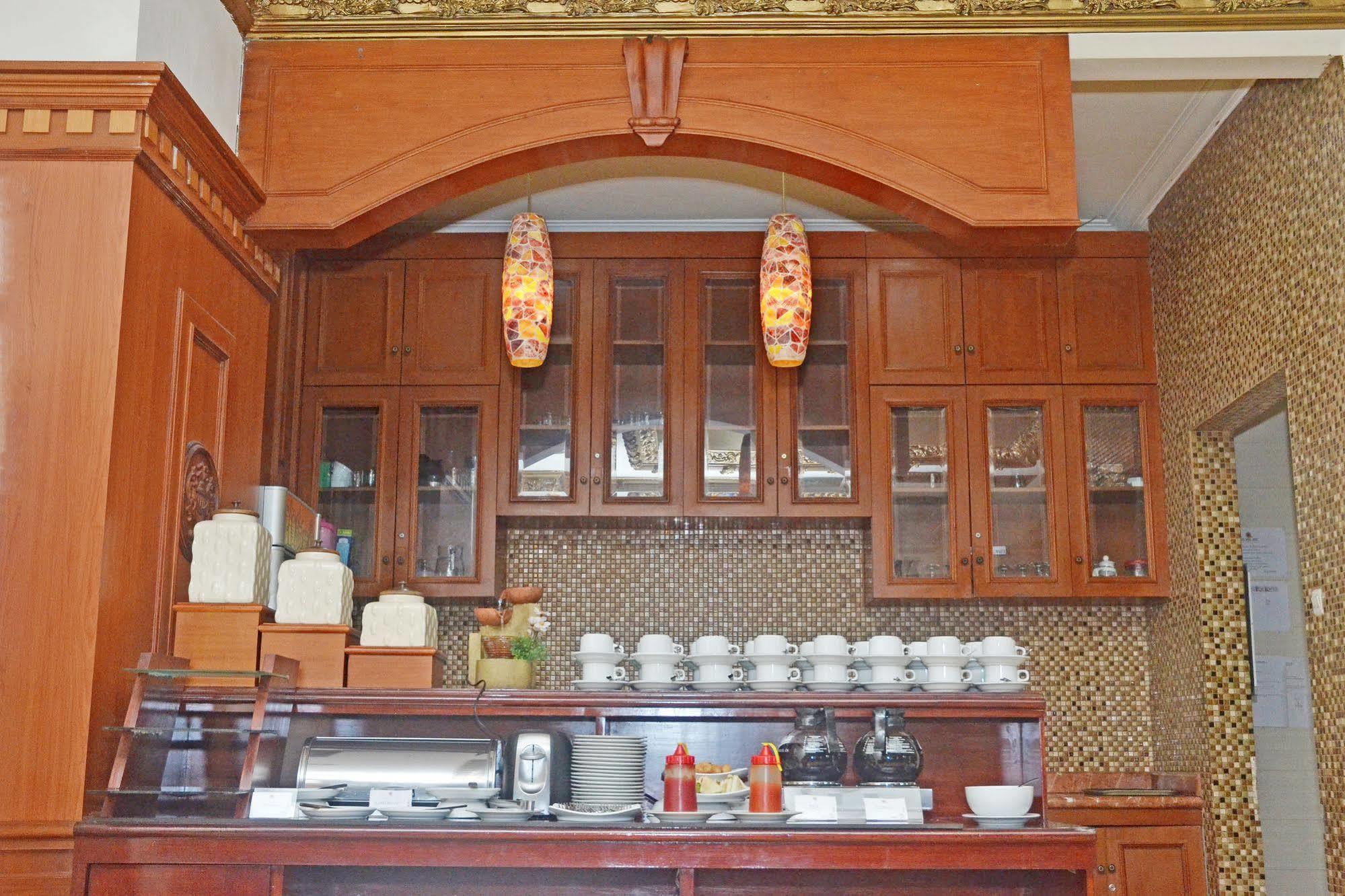 Zen Rooms Sultan Iskandar Muda Surabaya Kültér fotó